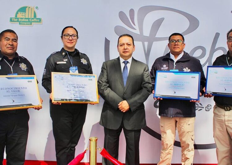 Sector empresarial reconoce a policías de San Andrés