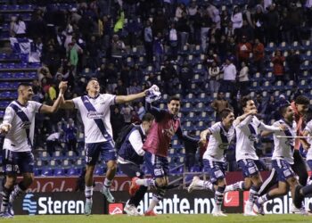 Club Puebla derrota a León con el extra, corazón y sangre
