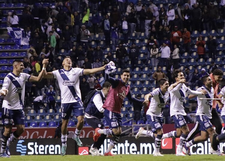 Club Puebla derrota a León con el extra, corazón y sangre
