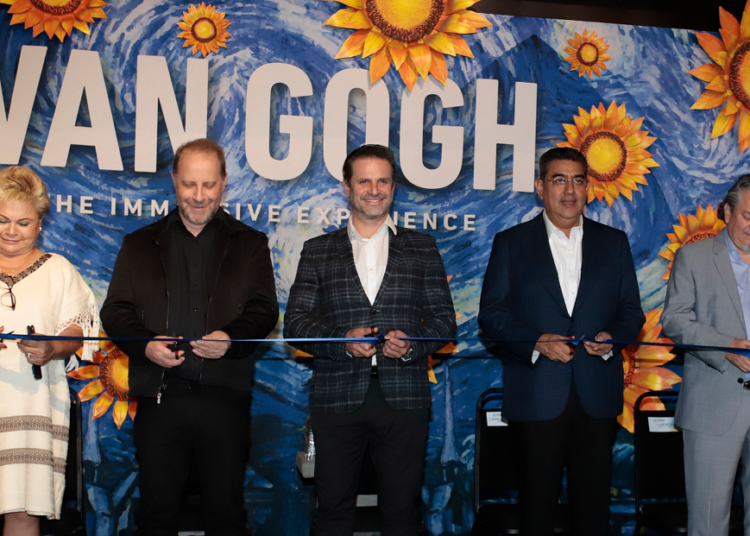 Salomón Céspedes inaugura la exposición Van Gogh Inmersive Experience