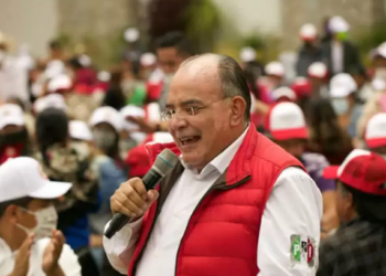 Desbandada de priistas a Morena