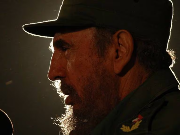 Libro sobre Fidel Castro y Villa Juárez