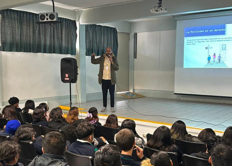Jóvenes toman talleres de movilidad