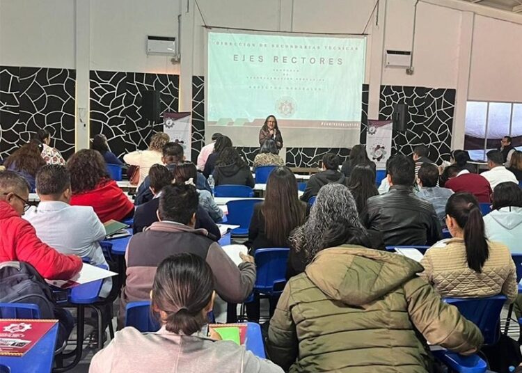 SEP capacita a más de 800 docentes de secundarias técnicas