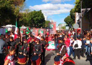 Desfilan trabajadores de la CSR, conmemora el inicio de la Revolución Mexicana