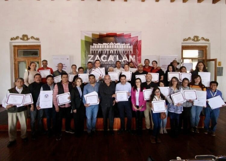 Entrega gobierno registros nacionales de Turismo en Zacatlán