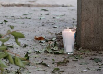 Joven de 18 años muere tras lanzarse del 5to piso