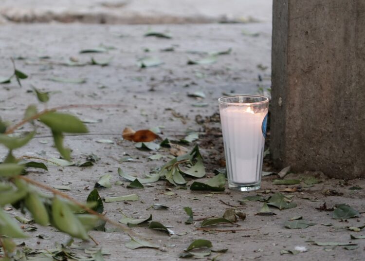 Joven de 18 años muere tras lanzarse del 5to piso
