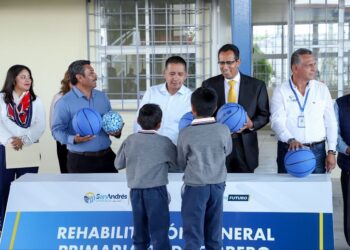 Inauguran rehabilitación de Primaria 24 de febrero en Tlaxcalancingo 