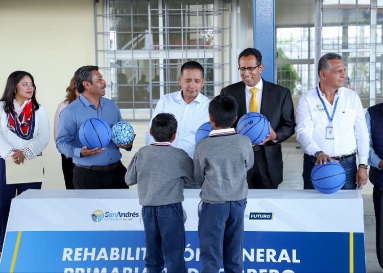 Inauguran rehabilitación de Primaria 24 de febrero en Tlaxcalancingo