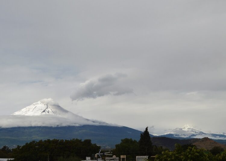¡De ensueño! Volcanes se cubren de nieve por las bajas temperaturas