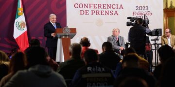 AMLO pide abrir debate sobre reducción de jornada laboral
