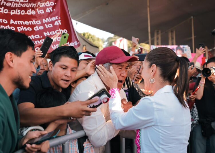 En Puebla, Sheinbaum camina junto a Armenta y 50 mil personas
