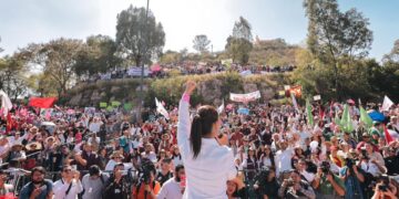 En Puebla, Sheinbaum camina junto a Armenta y 50 mil personas