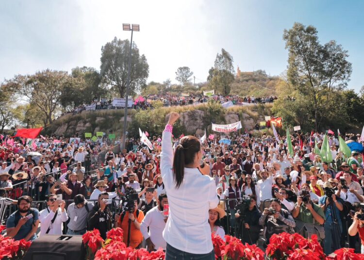 En Puebla, Sheinbaum camina junto a Armenta y 50 mil personas