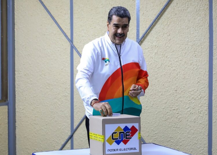 Venezolanos votan a favor de reclamar territorio a Guyana
