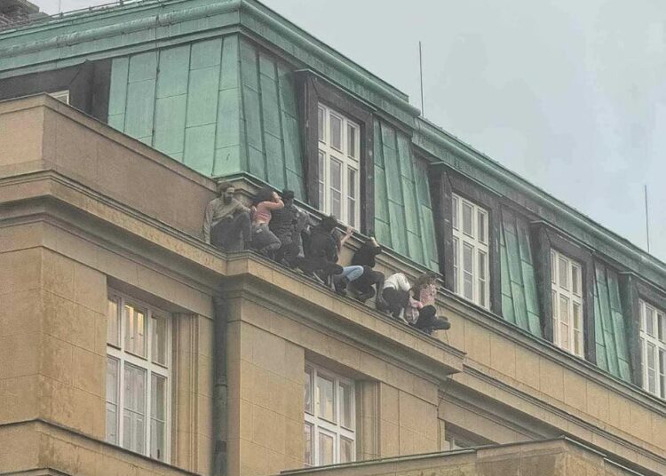 Tiroteo en Praga deja 15 muertos