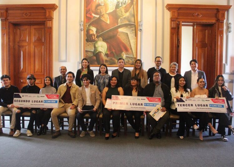 Premian a ganadores de programa Jóvenes Talento