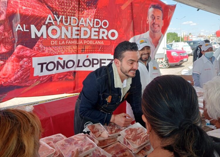 Más de 6 mil 500 personas asisten a Canastita Poblana Navideña