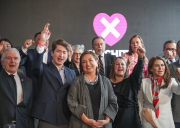 Xóchitl Gálvez presenta a su equipo de precampaña
