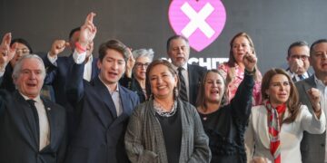 Xóchitl Gálvez presenta a su equipo de precampaña