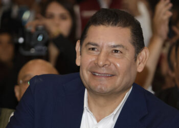 Alejandro Armenta hace nuevos nombramientos en su equipo de precampaña