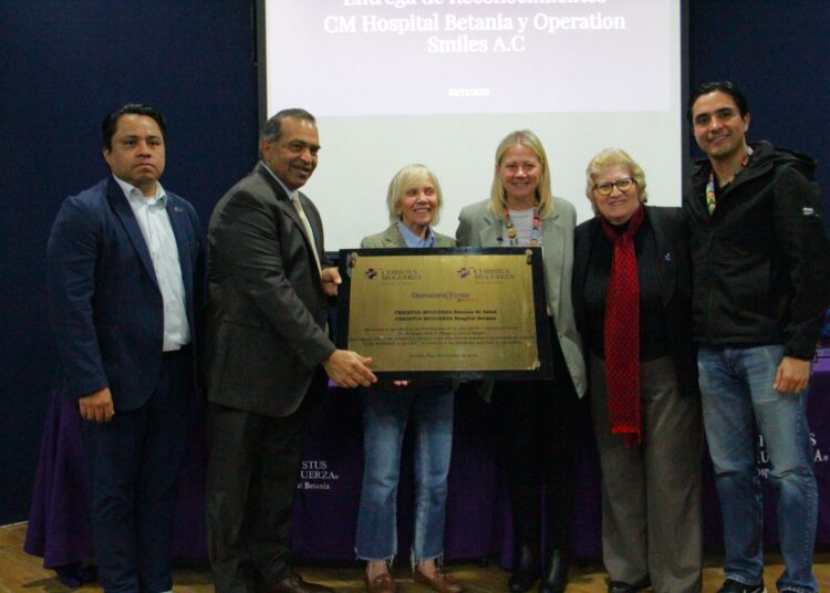 Christus Muguerza reconoce a la fundación Operation Smile A.C.