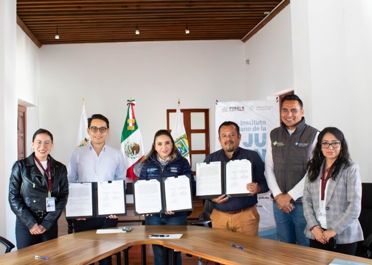 Gobierno de Puebla firma convenio en favor de juventudes cholultecas