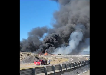 Ya fue controlado incendio de pipa de diésel en autopista Puebla-Orizaba