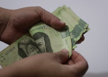Infonavit pide a trabajadores convertir sus créditos a pesos