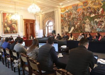 Adán Domínguez sostiene reunión con gabinete municipal
