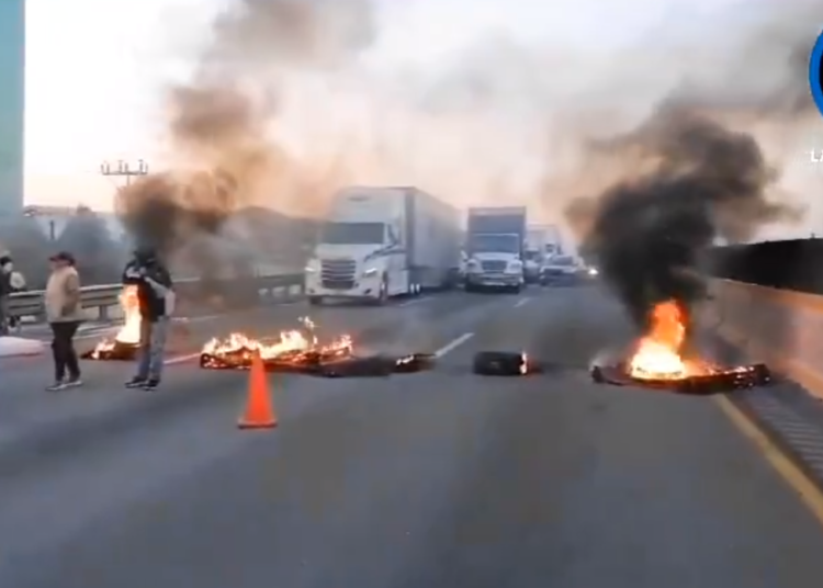 VIDEO: 6 policías heridos y 7 personas detenidas en Xalmimilulco