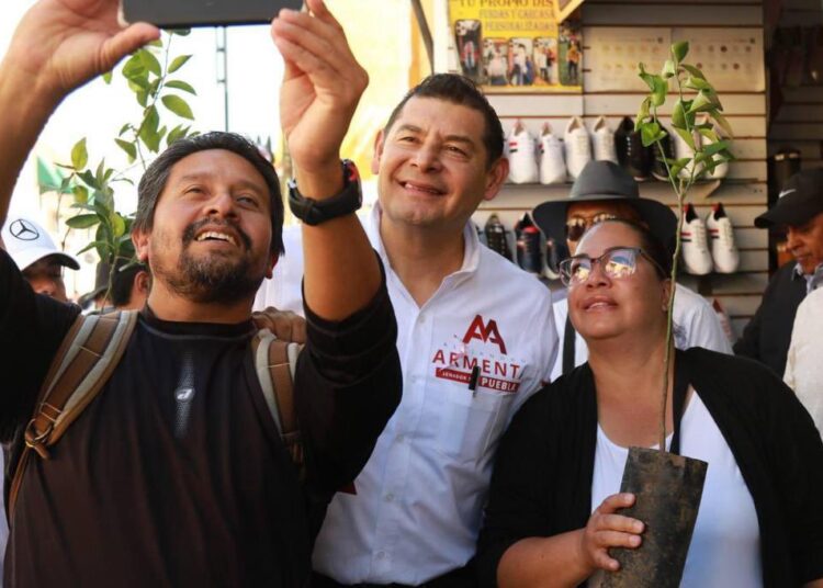 Alejandro Armenta debería solicitar licencia definitiva al Senado
