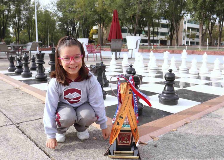 Mexicana de 8 años gana título mundial de ajedrez