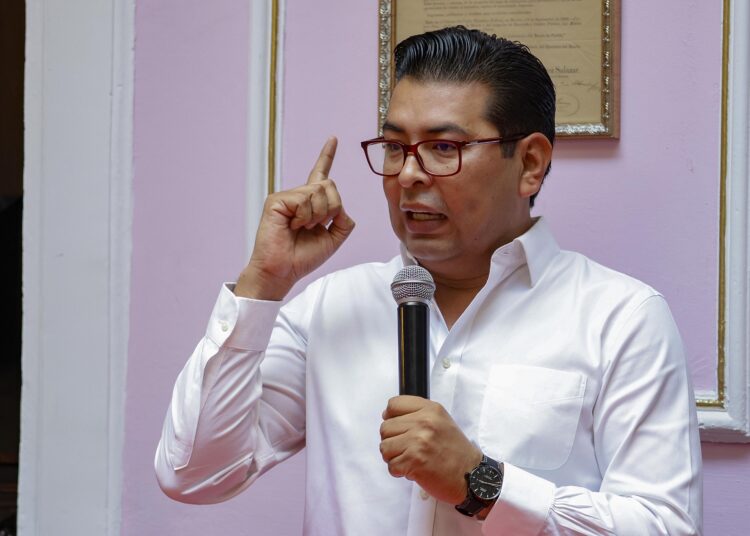 Camarillo respalda a Lalo Rivera como candidato a la gubernatura