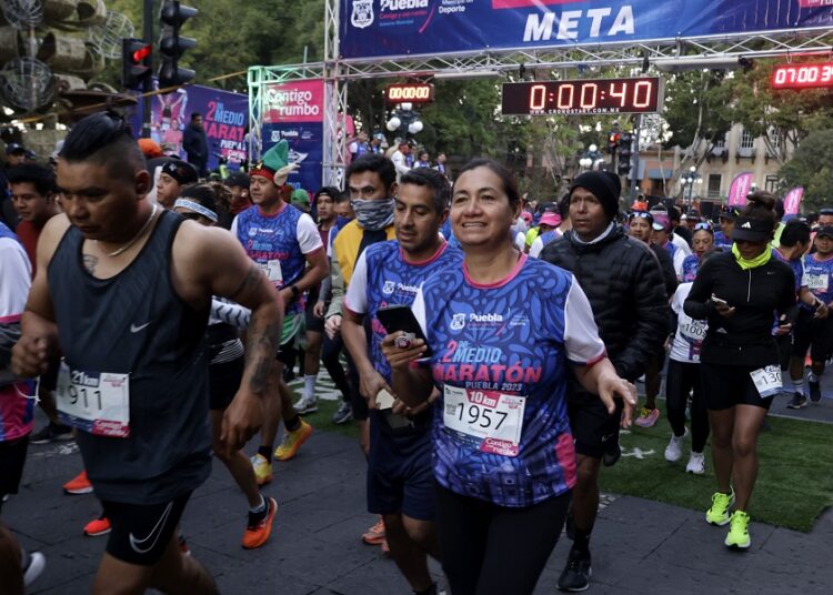 Medio Maratón de Puebla reúne a casi 3 mil corredores