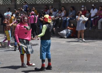 Payasos se quedan sin permiso presentarse en Centro Histórico