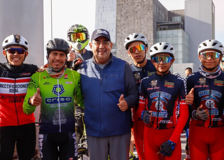 Céspedes inaugura la rehabilitación de la ciclopista de la Vía Atlixcáyotl