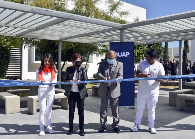 Lilia Cedillo entrega espacio de convivencia en la Facultad de Veterinaria