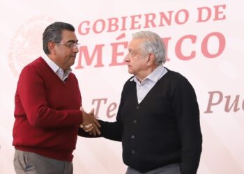 AMLO y Céspedes refrendan trabajo conjunto en 2024 para consolidar la 4T en Puebla