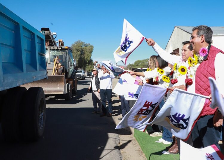 Céspedes preside inicio de rehabilitación de carretera Palmar de Bravo-Esperanza