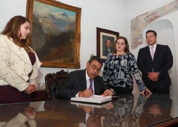 Sergio Salomón presenta iniciativa para reformar Ley del Notariado