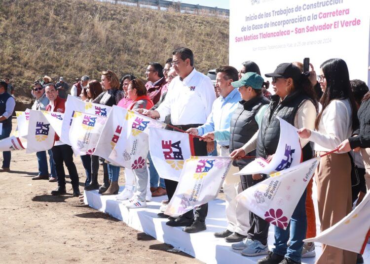 Céspedes inicia trabajos de construcción de gaza de incorporación a carretera San Matías Tlalancaleca-San Salvador El Verde