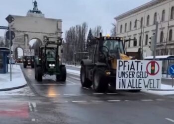 Agricultores alemanes toman carreteras en rechazo a reducción de subvenciones