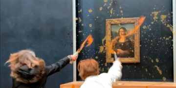 Activistas arrojan sopa a la Mona Lisa en el Louvre