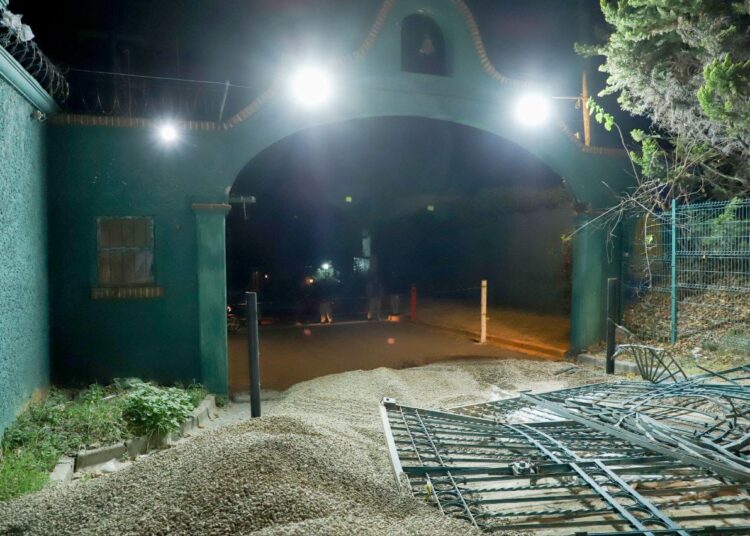 San Andrés Cholula retira reja en Concepción Zavaleta
