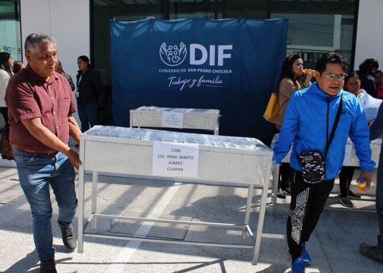 SMDIF Cholula entrega reequipamiento a 9 desayunadores escolares