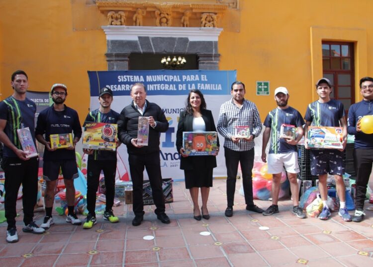 Club Por Tres Pádel se suma a campaña ‘Dona un Juguete y Regala Sonrisas’