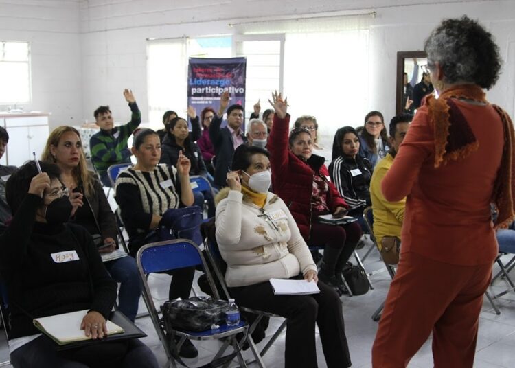 Imparten talleres de liderazgo participativo