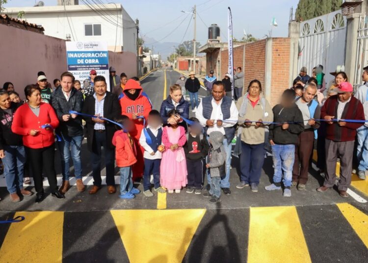 Paola Angon inaugura 2 calles más en Zacapechpan